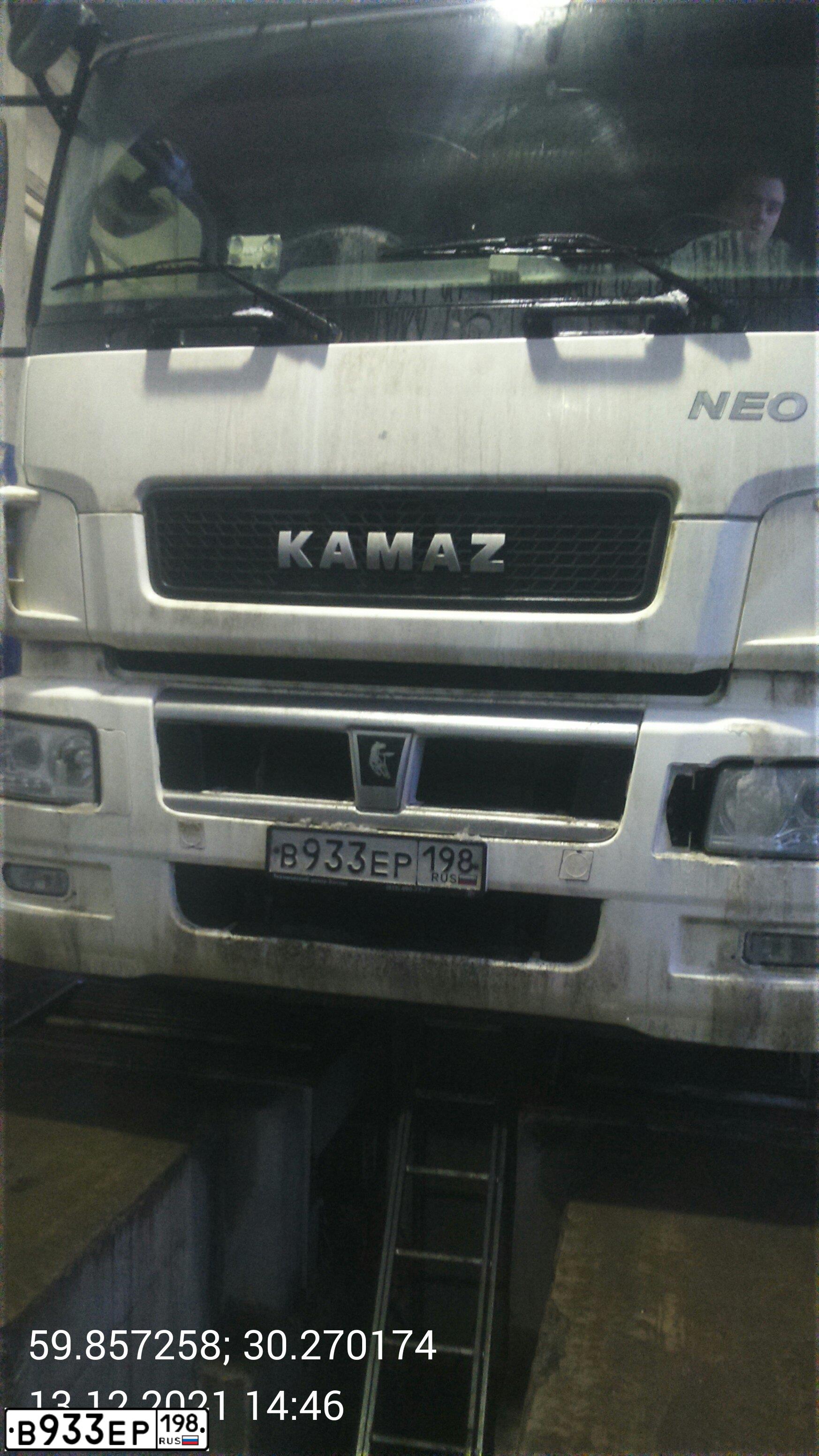 Фото автомобиля KAMAZ 5490 /4X2/, 2018 — госномер В933ЕР198. Цвет:  белый RAL 9010