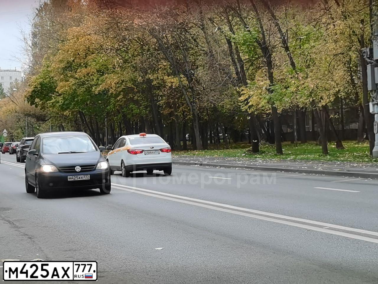 Фото автомобиля VOLKSWAGEN GOLF PLUS, 2008 — госномер А693УР790. Цвет: СИНИЙ ТЕМНЫЙ