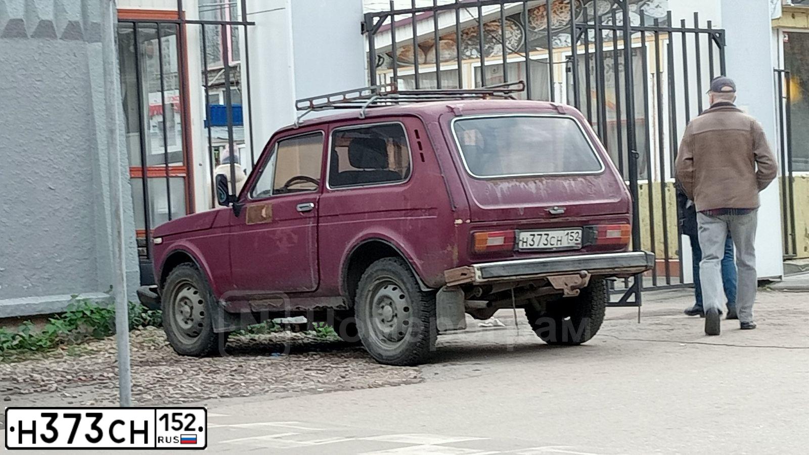 Фото автомобиля VAZ 2121 NIVA, 1993 — госномер Н373СН152. Цвет: ТЕМНО-КРАСНЫЙ