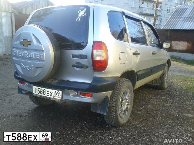 Фото автомобиля CHEVROLET NIVA, 2004 — госномер В032НМ37. Цвет: Светло-Серебристый металлик