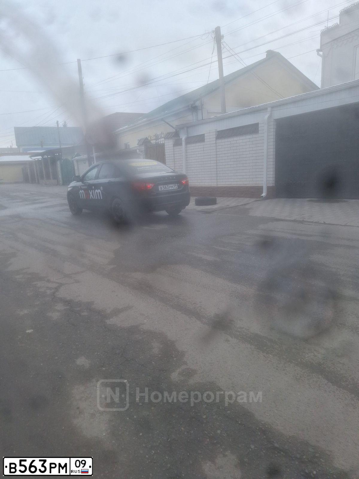Фото автомобиля LADA VESTA, 2016 — госномер В563РМ09. Цвет: Темно-зеленый