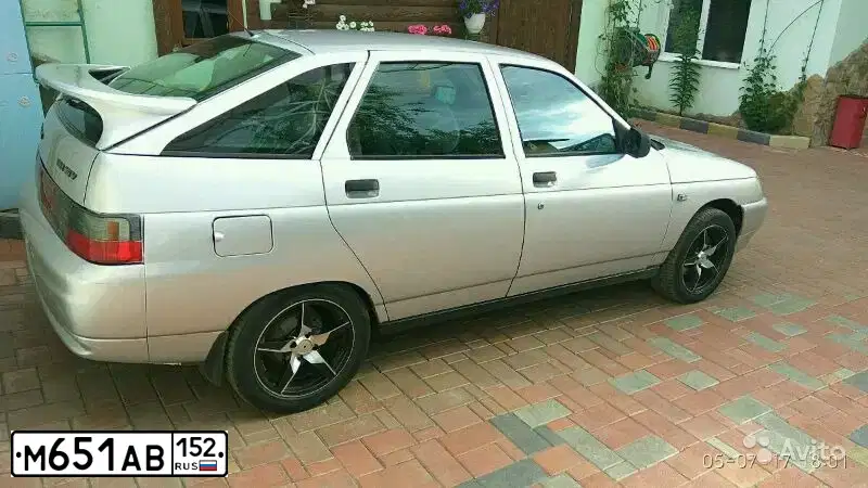 Фото автомобиля LADA 2112, 2007 — госномер О654ВЕ48. Цвет: СВЕТ СЕРЕБ-МЕТАЛ