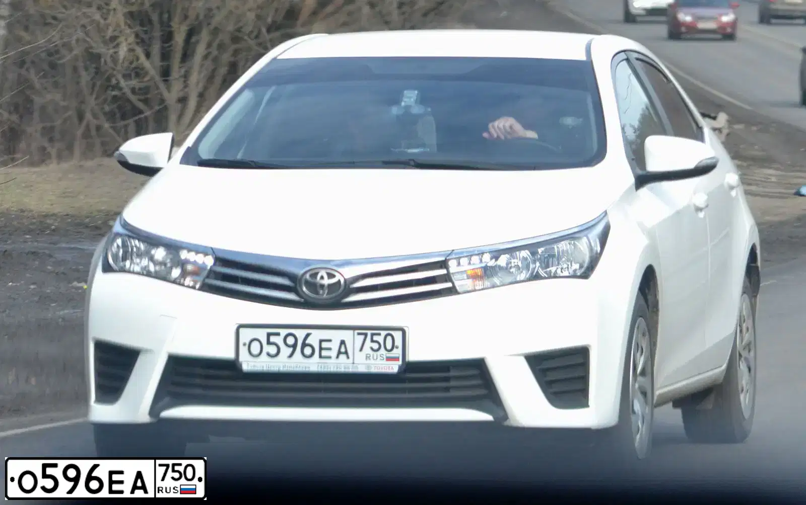Фото автомобиля TOYOTA COROLLA, 2013 — госномер О596ЕА750. Цвет: Белый
