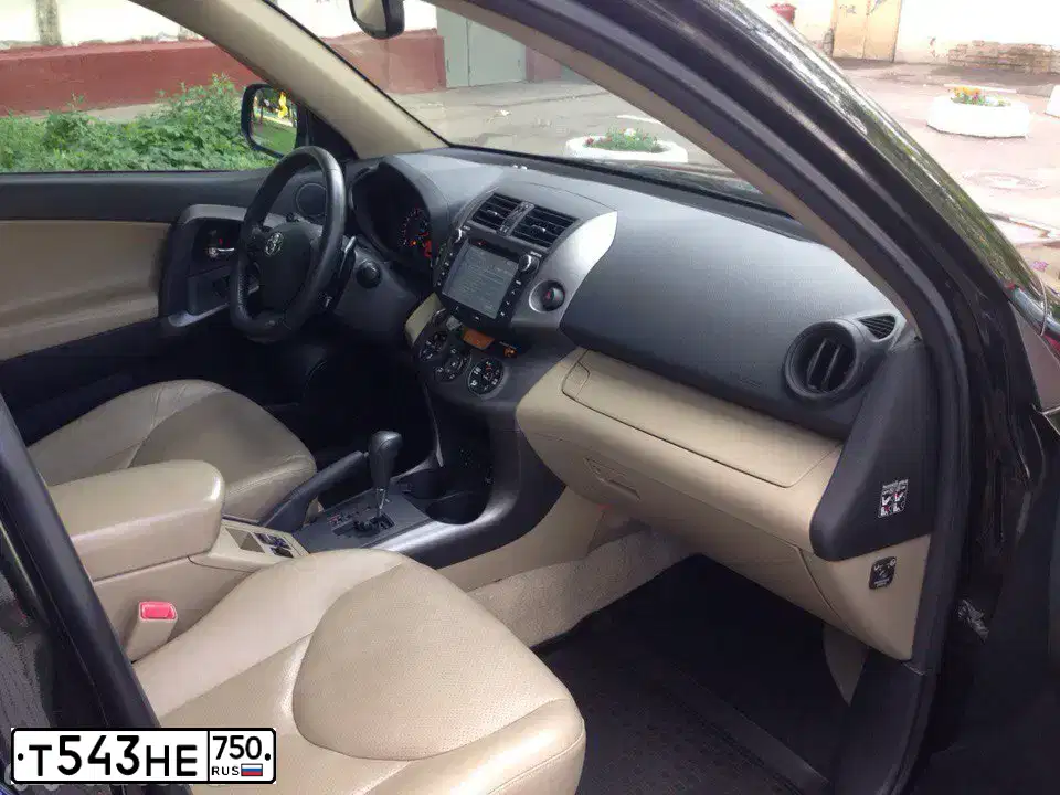 Фото автомобиля TOYOTA RAV4, 2010 — госномер Т543НЕ750. Цвет: ЧЕРНЫЙ