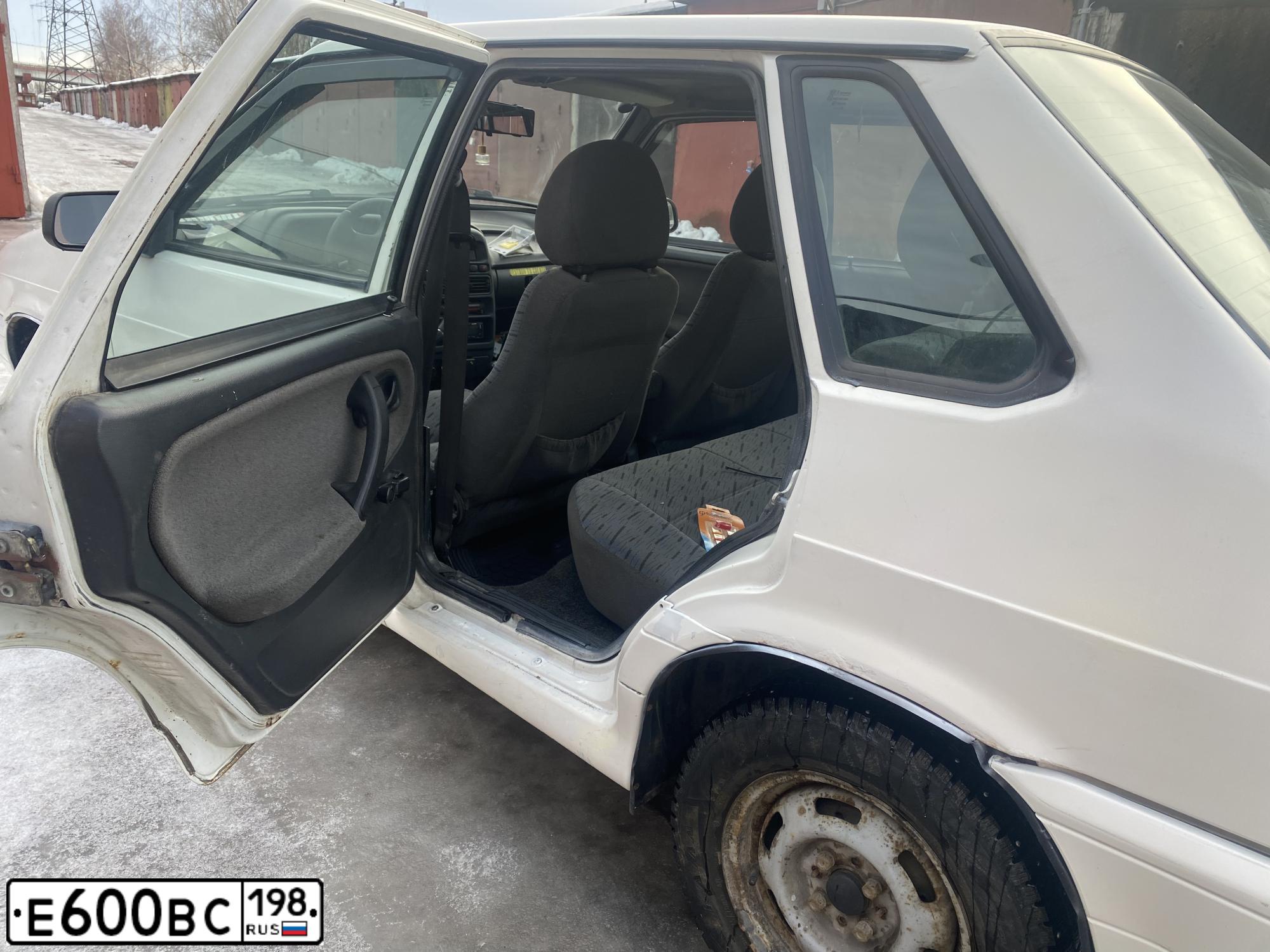 Фото автомобиля LADA 2115 SAMARA, 2012 — госномер Е600ВС198. Цвет: Белый
