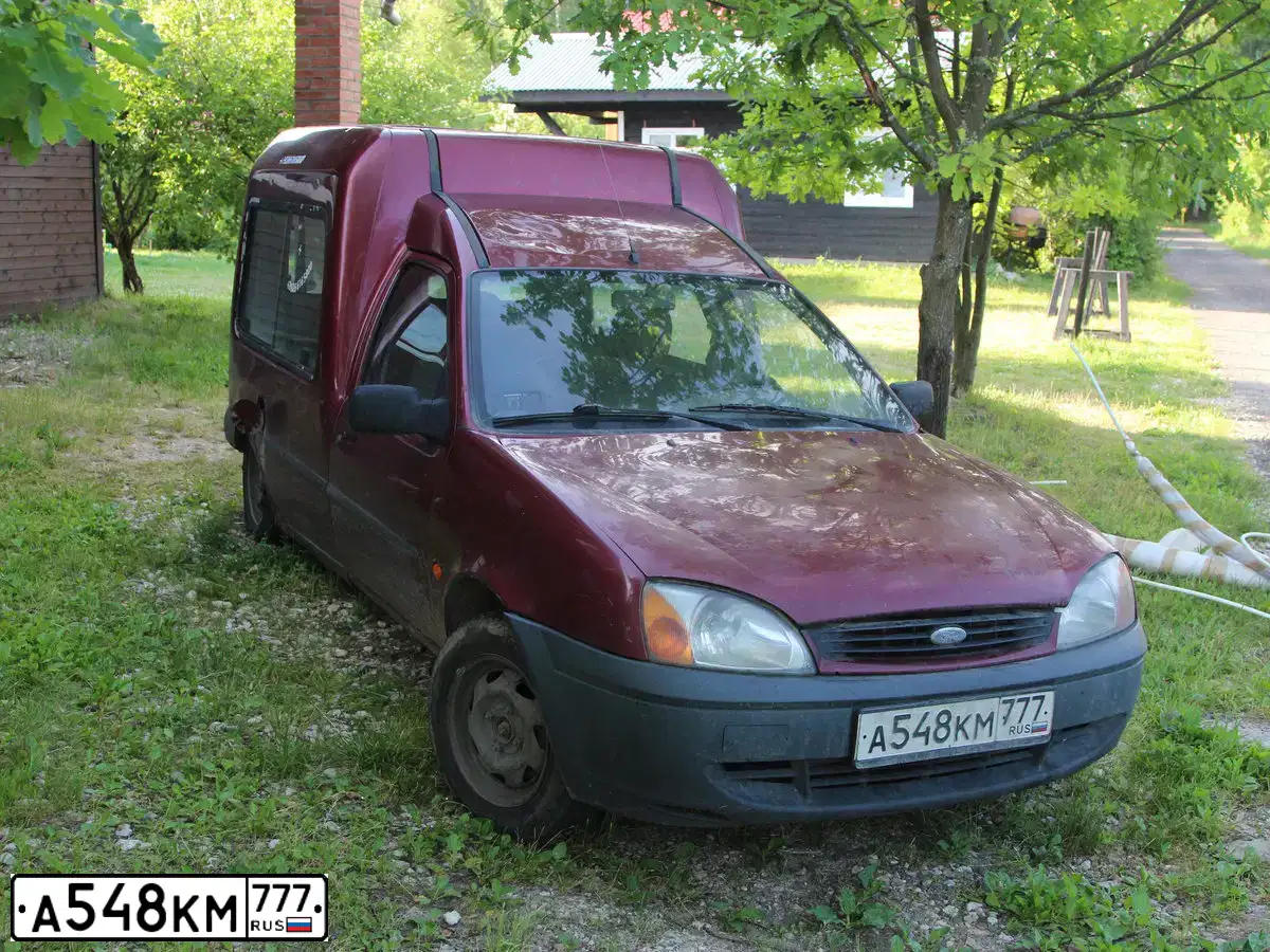Фото автомобиля FORD FIESTA COURIER, 2000 — госномер А548КМ777. Цвет: ВИШНЕВЫЙ