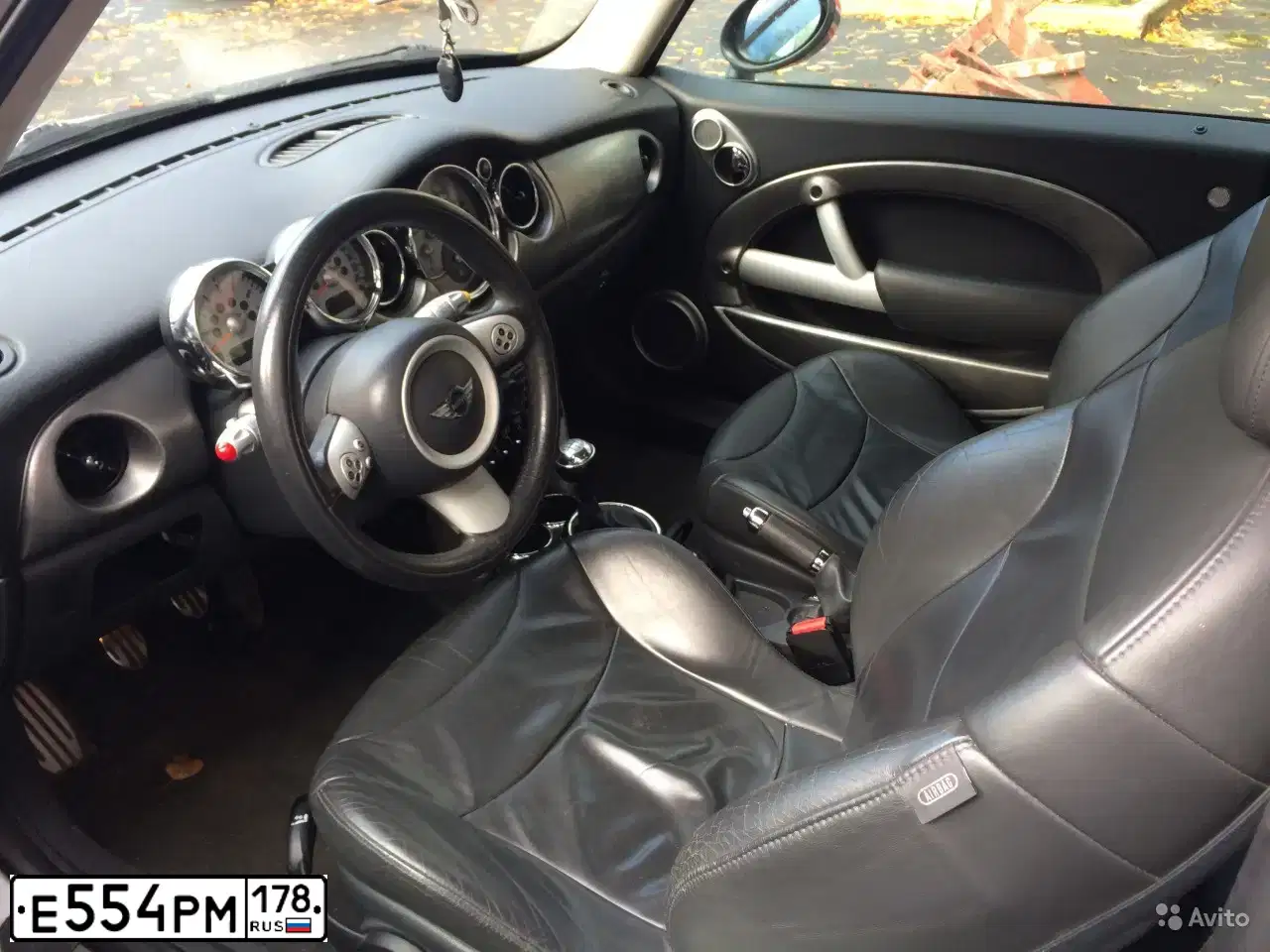 Фото автомобиля MINI I MINI, 2006 — госномер Е554РМ178. Цвет: СЕРЕБРИСТЫЙ
