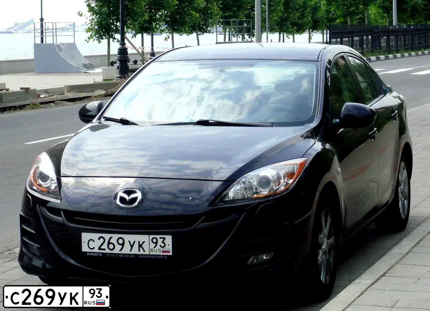Фото автомобиля MAZDA 3, 2010 — госномер У977РВ198