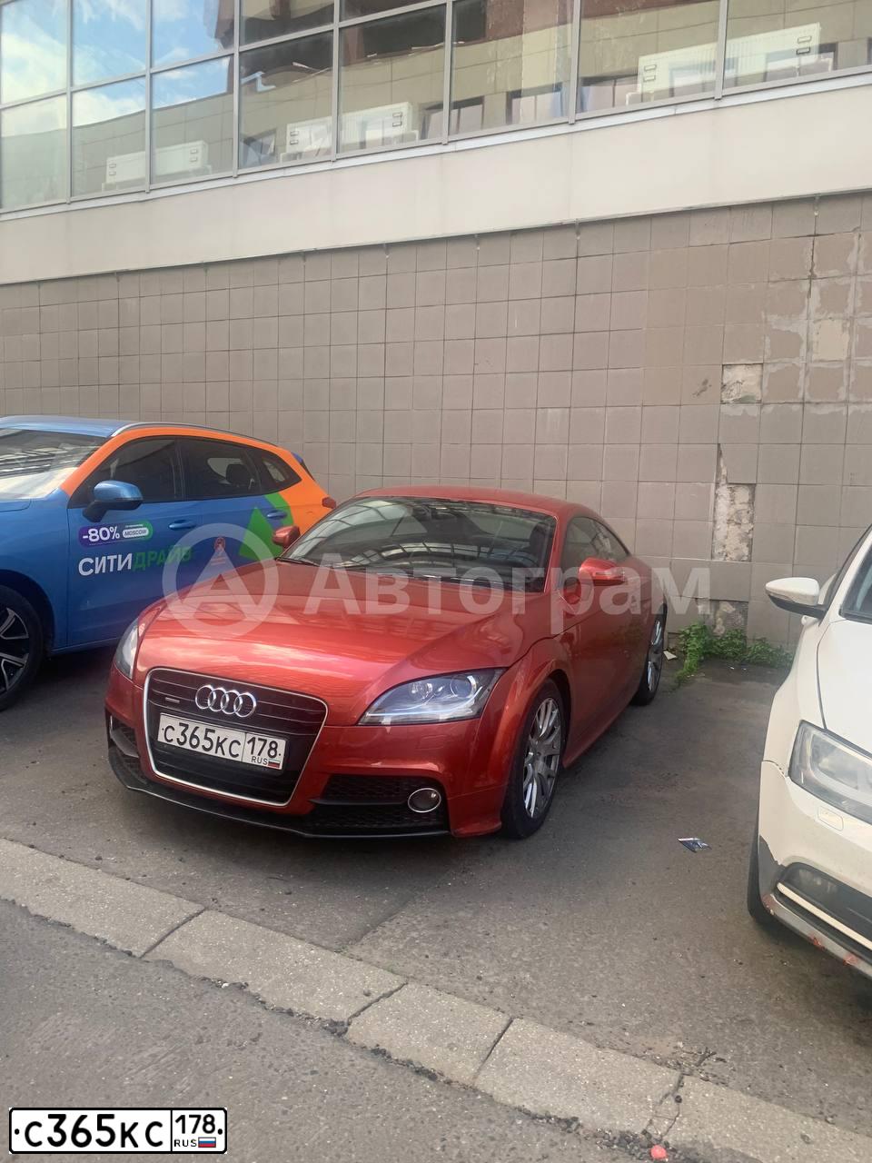Фото автомобиля AUDI TT, 2011 — госномер Р747ОН98. Цвет: Красно-оранжевый