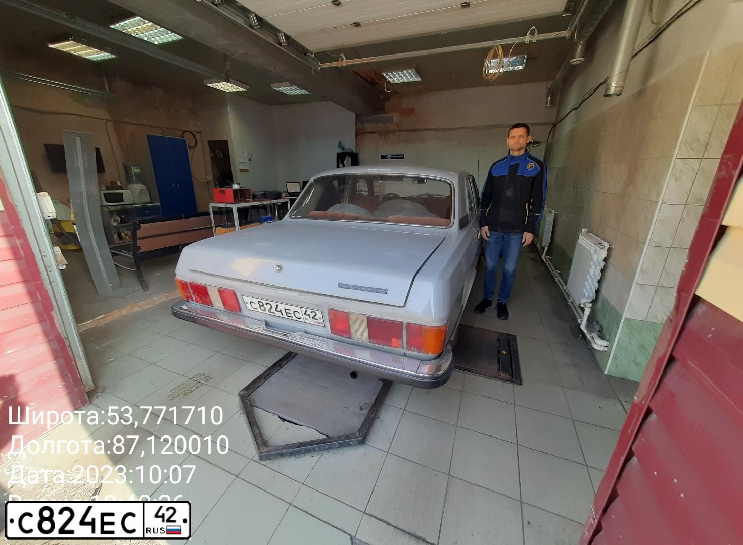 Фото автомобиля GAZ 3102, 1995 — госномер Х574АВ154