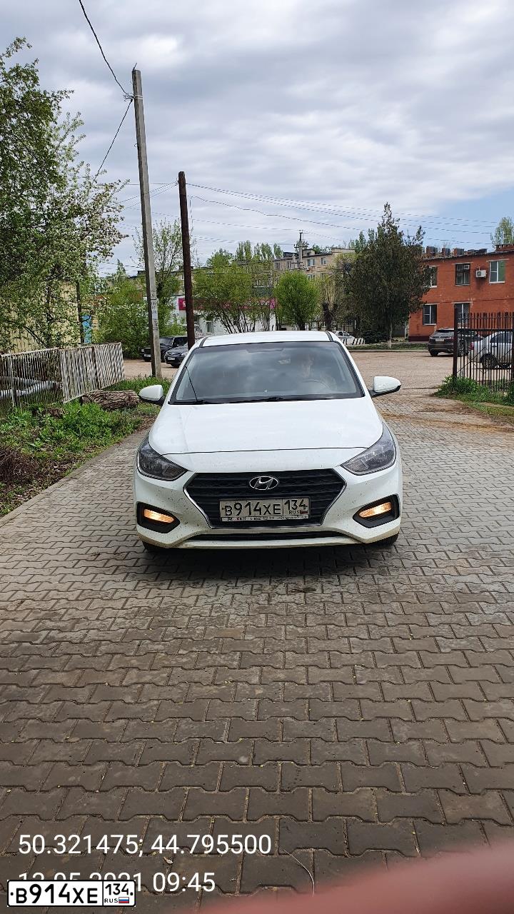 Фото автомобиля HYUNDAI SOLARIS, 2017 — госномер В914ХЕ134. Цвет: БЕЛЫЙ