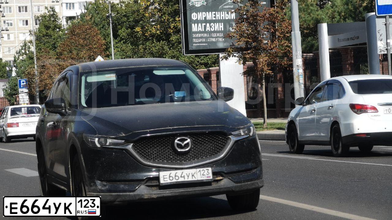 Фото автомобиля MAZDA CX-5, 2018 — госномер Е664УК123. Цвет: ЧЕРНЫЙ