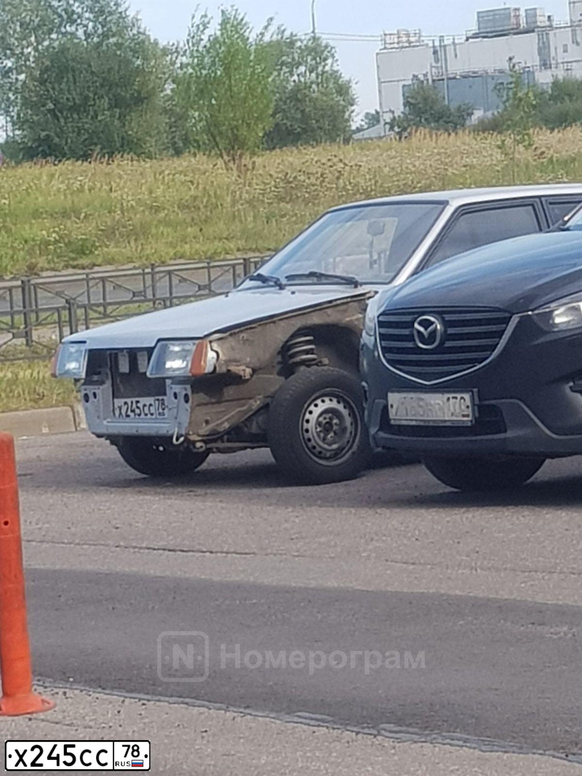 Фото автомобиля LADA 2109 SAMARA, 2003 — госномер Х245СС78. Цвет: СВЕТЛО-СЕРЕБРИСТЫЙ МЕТАЛЛ