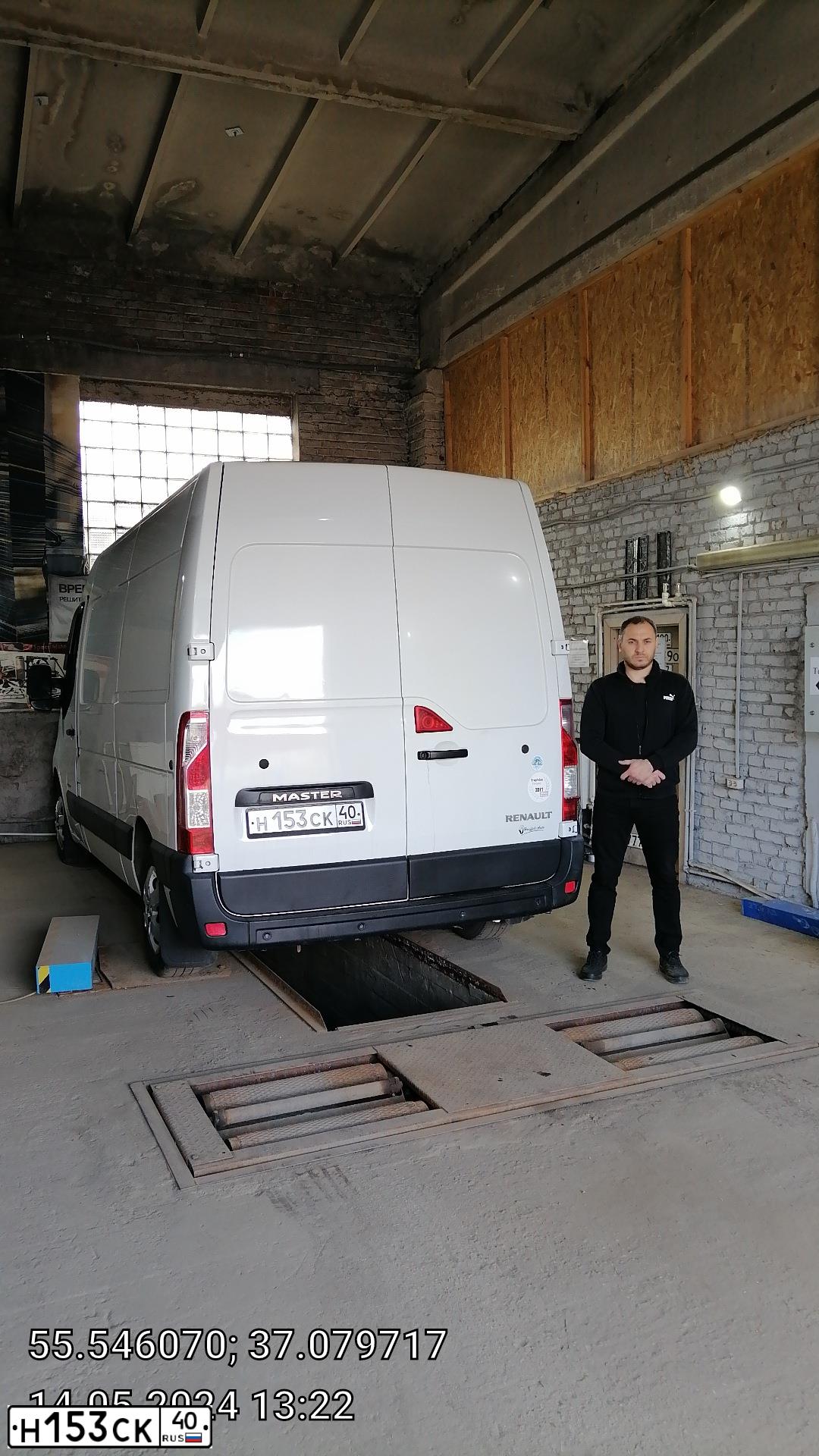 Фото автомобиля RENAULT MASTER, 2011 — госномер Н153СК40