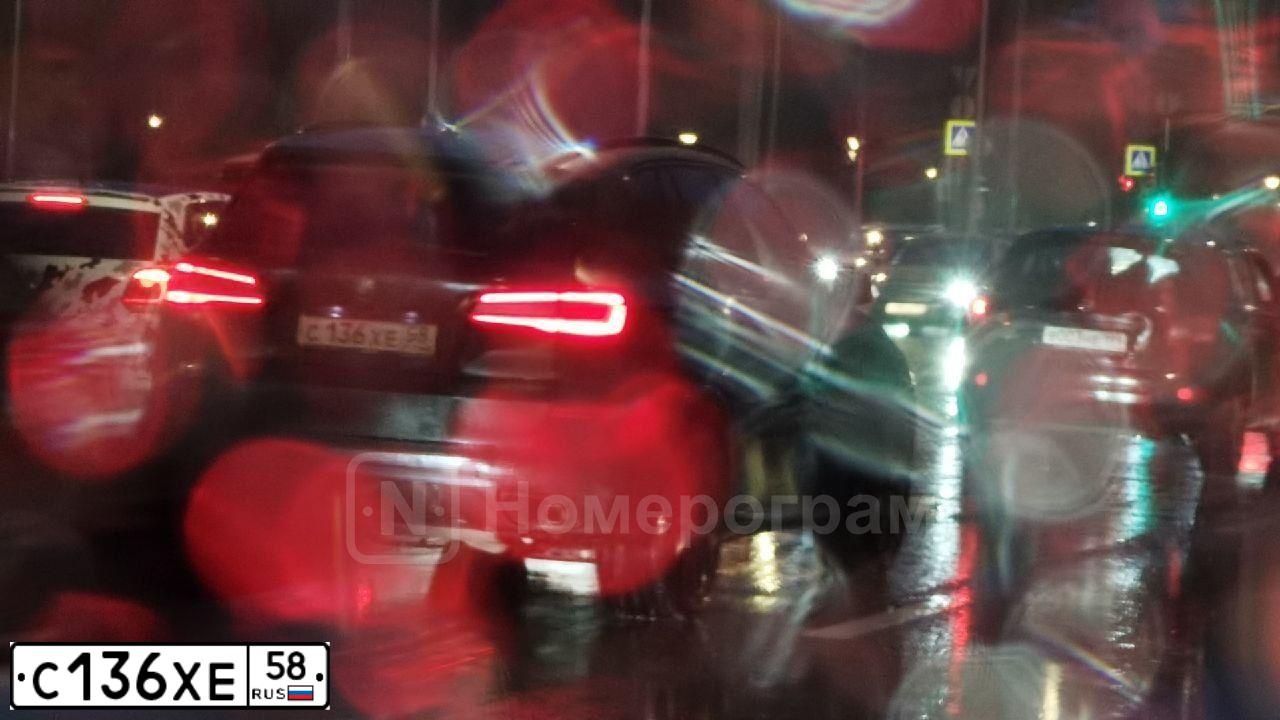 Фото автомобиля BMW X5, 2020 — госномер С136ХЕ58. Цвет: ЧЕРНЫЙ
