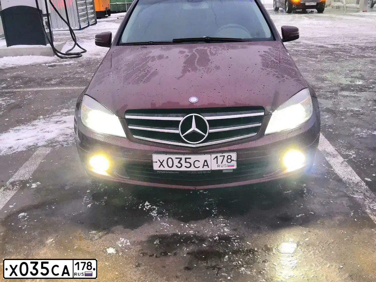 Фото автомобиля MERCEDES C-KLASSE, 2008 — госномер Х035СА178. Цвет: ВИШНЕВЫЙ