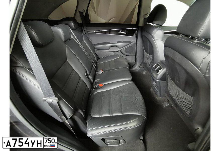 Фото автомобиля KIA SORENTO, 2019 — госномер А754УН750. Цвет: Коричневый