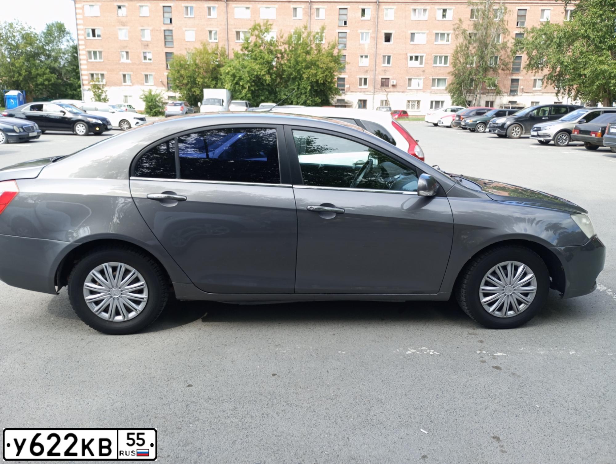 Фото автомобиля GEELY EMGRAND, 2013 — госномер М833НЕ107. Цвет: СТАЛЬНОЙ СЕРЫЙ