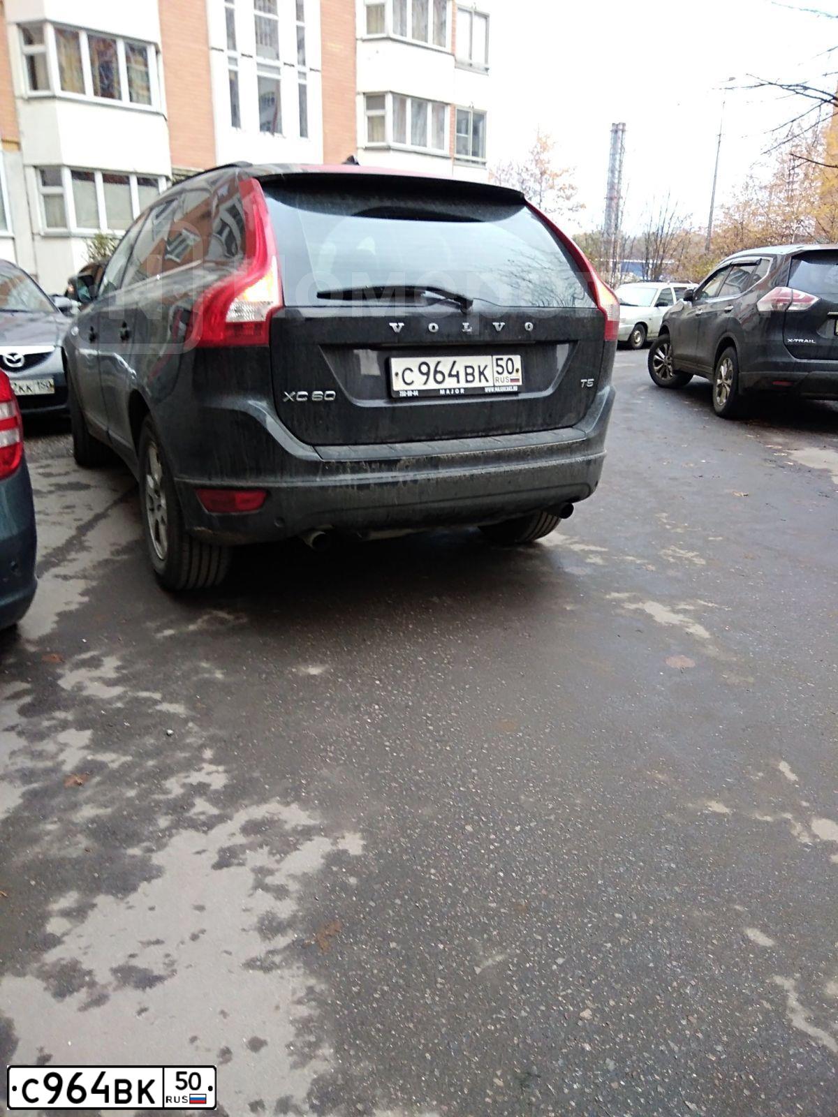 Фото автомобиля VOLVO XC60, 2012 — госномер С964ВК50. Цвет: ЧЕРНЫЙ