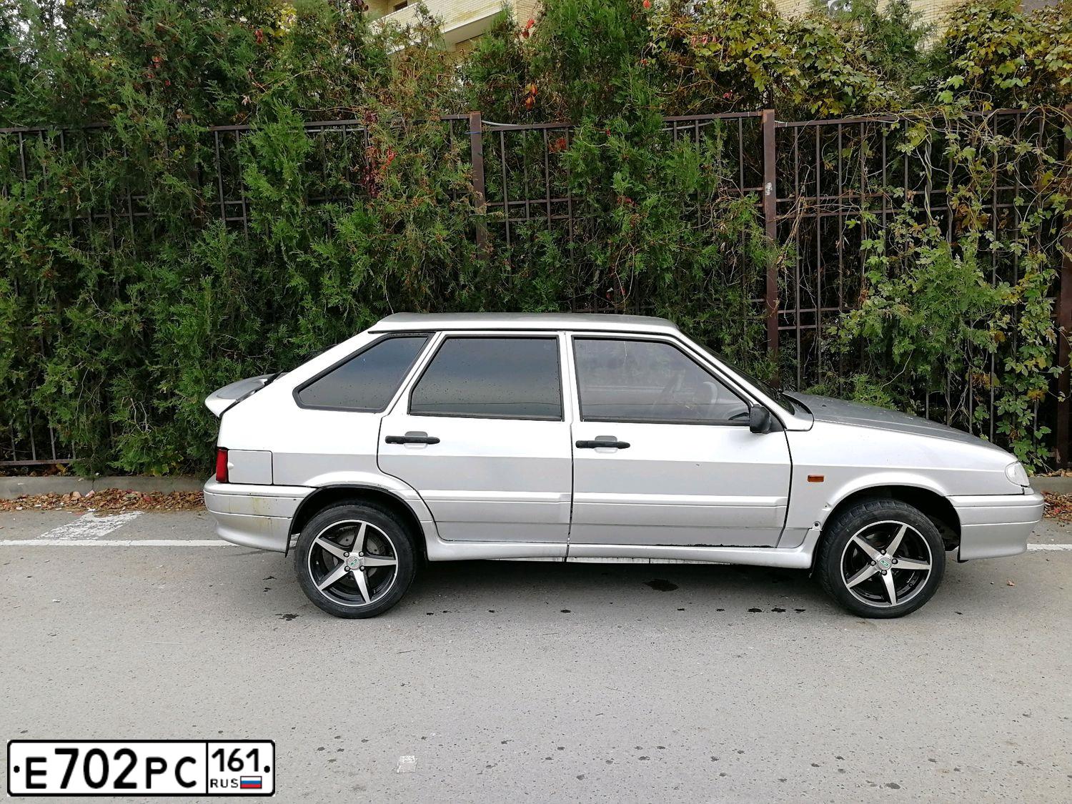 Фото автомобиля LADA 2114 SAMARA, 2007 — госномер Е702РС161. Цвет: СЕРЕБРИСТЫЙ