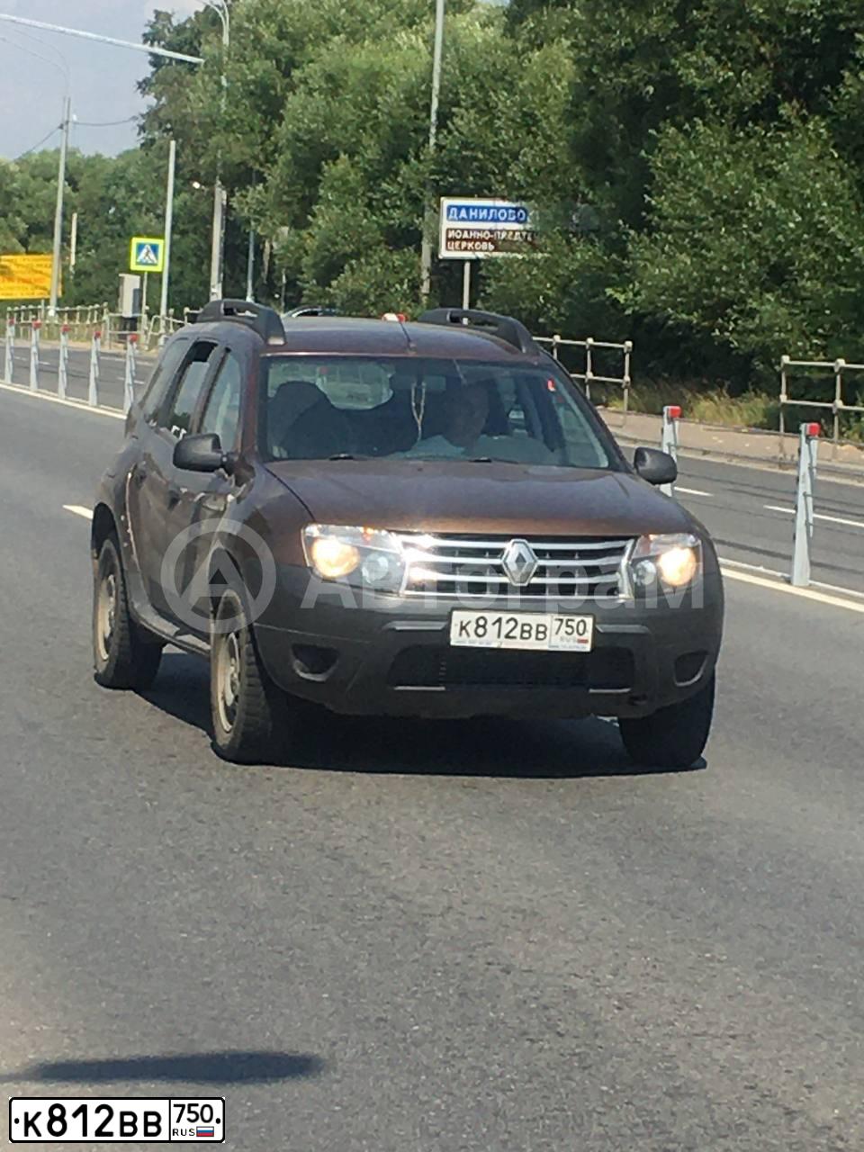 Фото автомобиля RENAULT DUSTER, 2014 — госномер К812ВВ750. Цвет: КОРИЧНЕВЫЙ