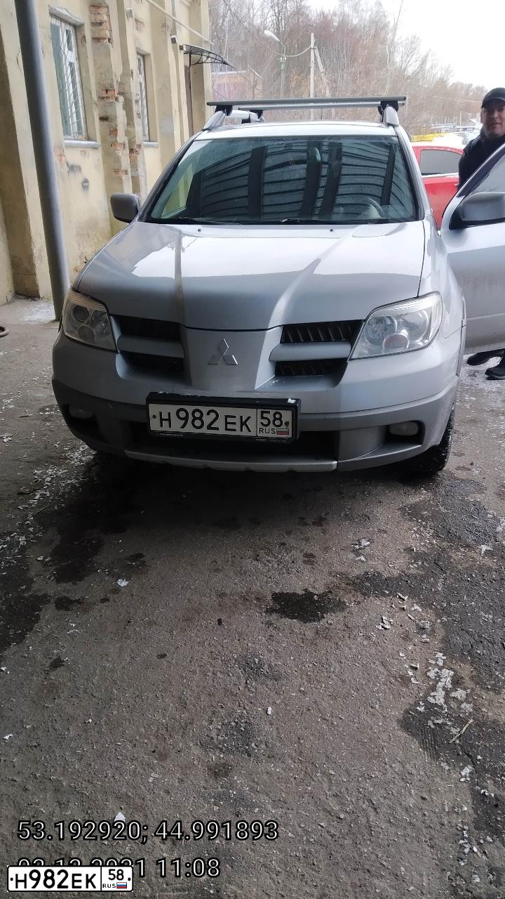 Фото автомобиля MITSUBISHI OUTLANDER, 2005 — госномер Н982ЕК58. Цвет: СЕРЕБРИСТЫЙ