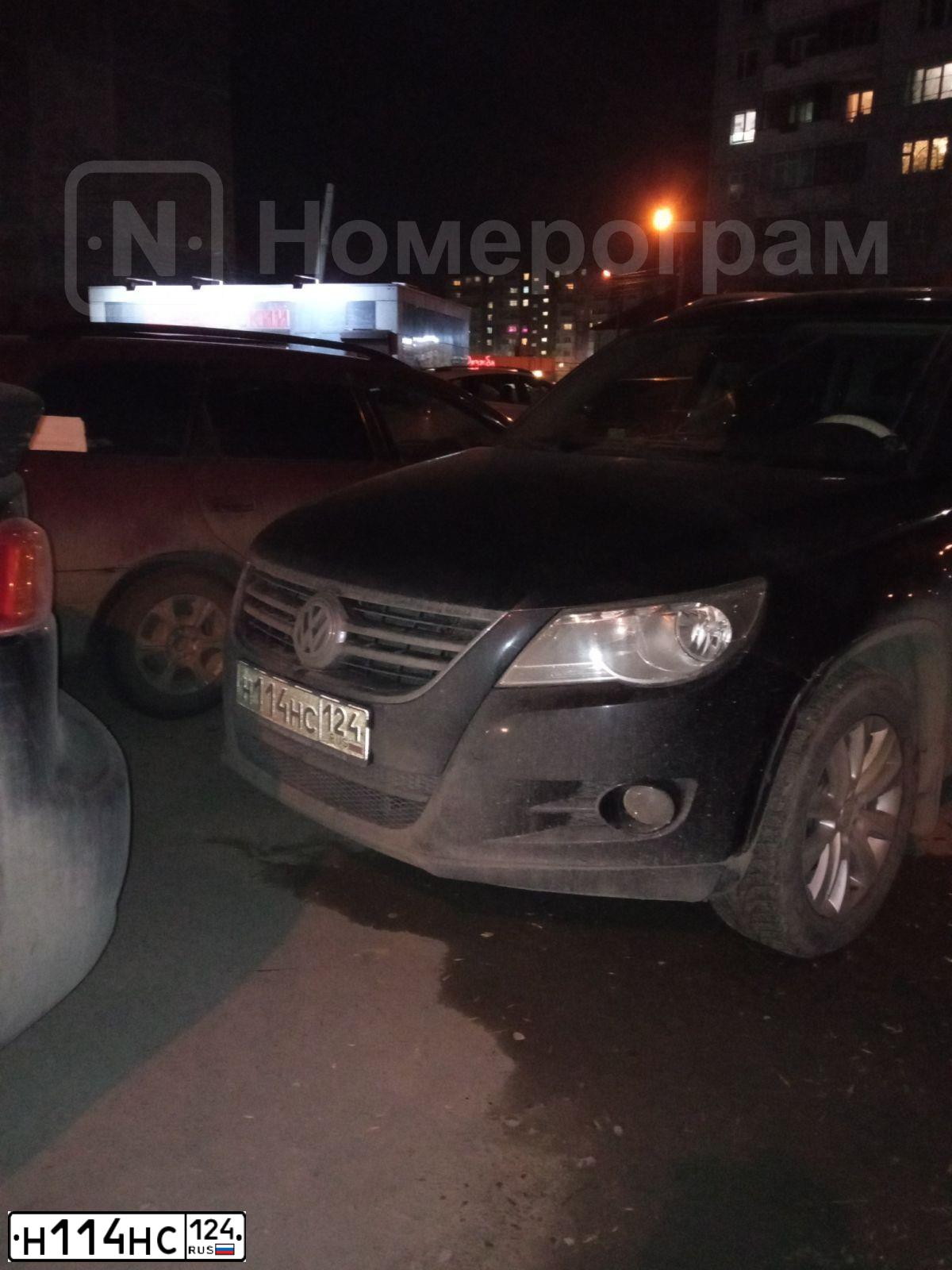 Фото автомобиля VOLKSWAGEN TIGUAN, 2008 — госномер В673УО154. Цвет: ЧЕРНЫЙ