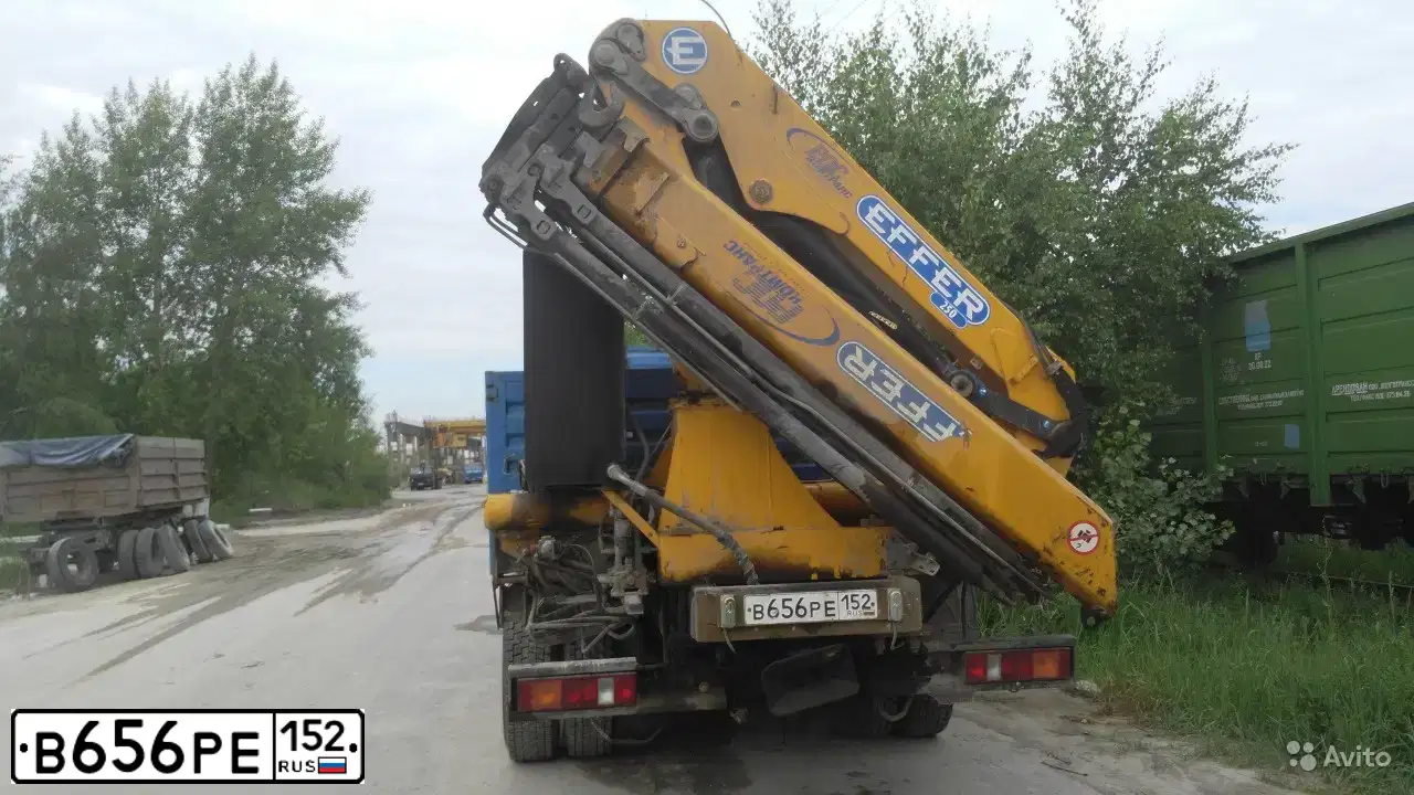 Фото автомобиля KAMAZ Z 65117 6X4, 2010 — госномер К940ВЕ198. Цвет: СВЕТЛО-СИНИЙ