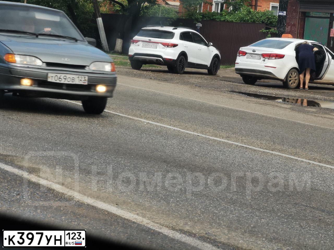 Фото автомобиля HYUNDAI ELANTRA, 2017 — госномер С360ВК193. Цвет: Серебристый