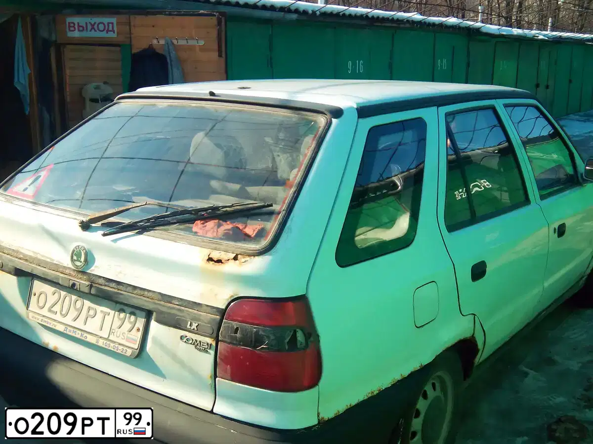 Фото автомобиля SKODA FELICIA, 1996 — госномер О209РТ99. Цвет: БЕЛЫЙ