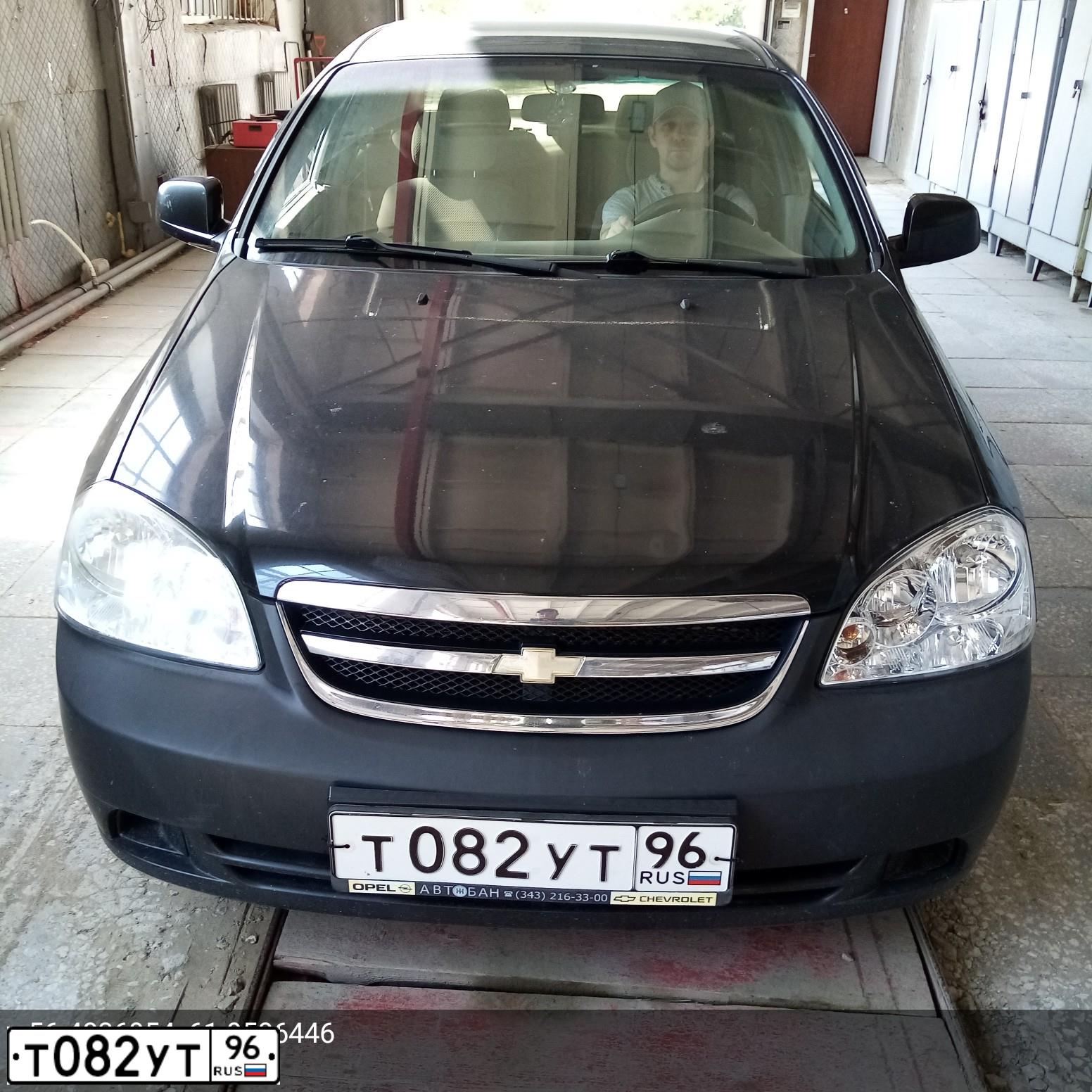 Фото автомобиля CHEVROLET T LACETTI, 2011 — госномер Т082УТ96. Цвет: ЧЕРНЫЙ