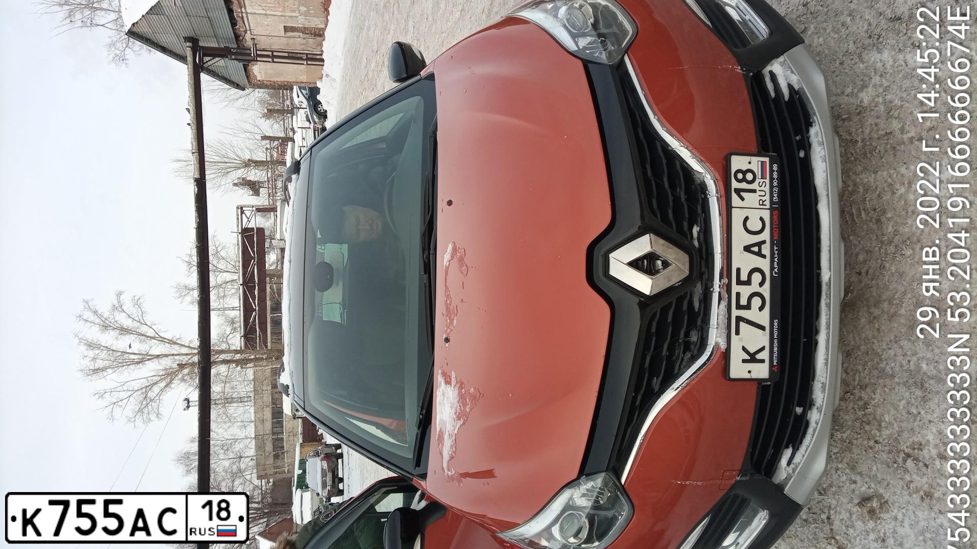 Фото автомобиля RENAULT KAPTUR, 2017 — госномер Р347ХТ18. Цвет: оранжевый черный