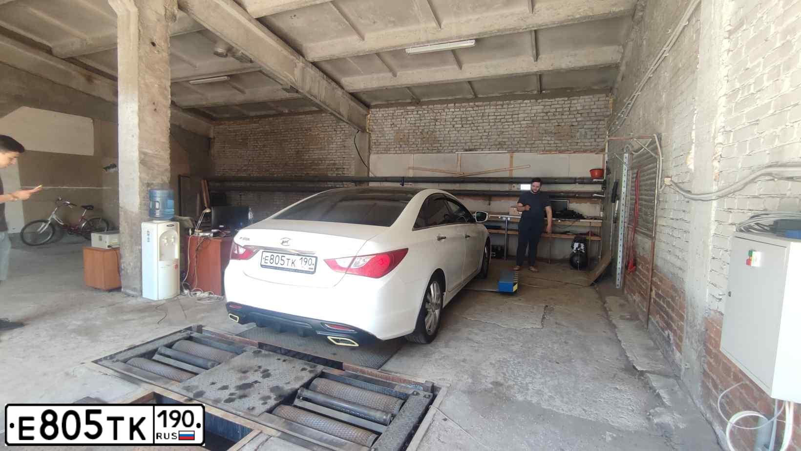 Фото автомобиля HYUNDAI SONATA, 2011 — госномер Х509СК790. Цвет: Белый