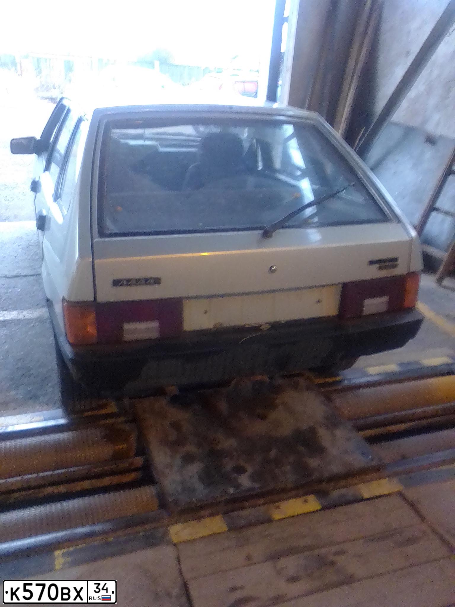 Фото автомобиля LADA 2109 SAMARA, 1999 — госномер К570ВХ34. Цвет: СЕРЕБРИСТ ЖЕЛТО-ЗЕЛЕНЫЙ