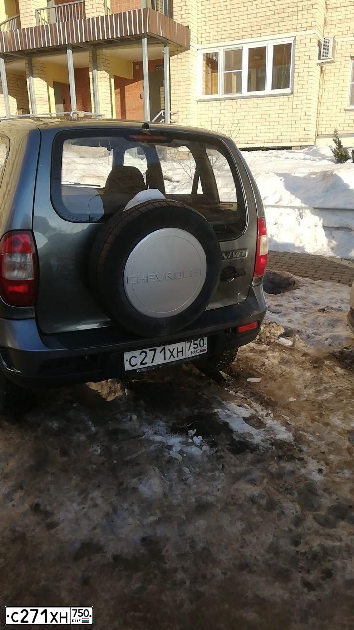Фото автомобиля CHEVROLET NIVA, 2005 — госномер В039АТ181. Цвет: Темно-серый металлик
