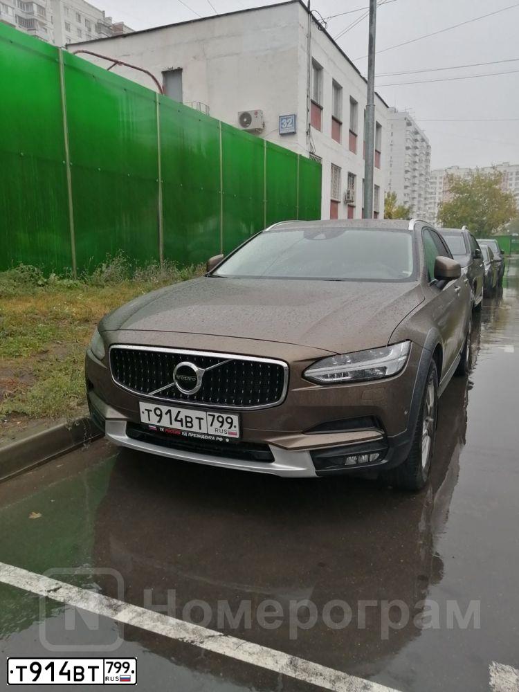 Фото автомобиля VOLVO V90, 2017 — госномер Т914ВТ799. Цвет: СЕРО-БРОНЗОВЫЙ
