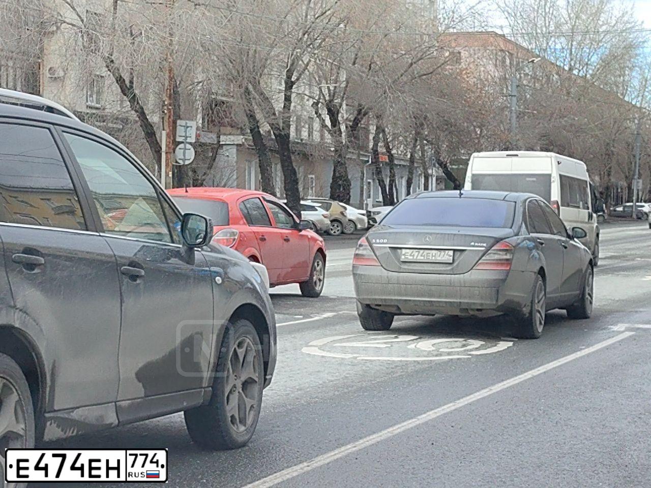 Фото автомобиля MERCEDES S-KLASSE, 2008 — госномер Е474ЕН774. Цвет: ЧЕРНЫЙ