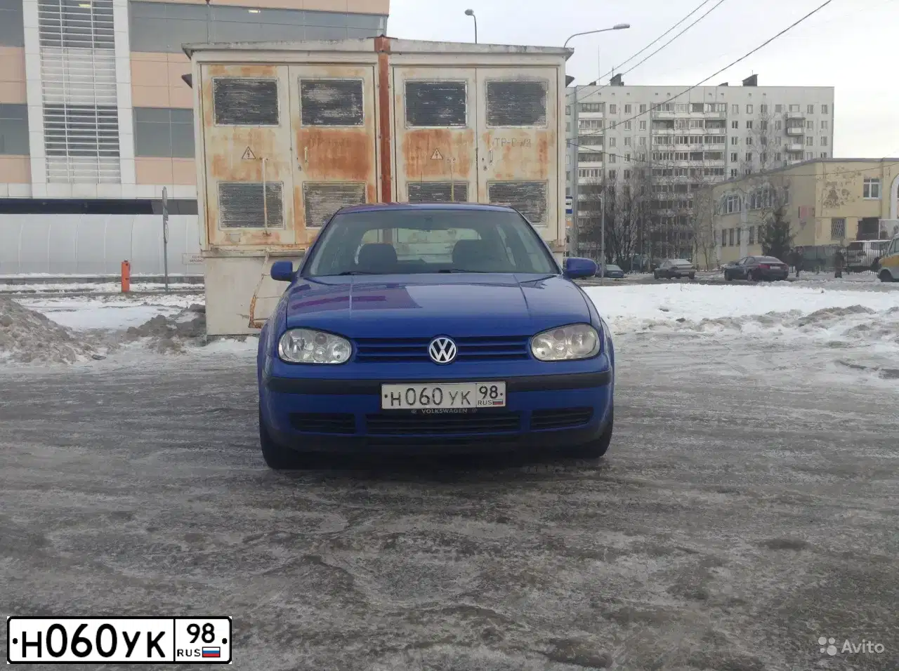 Фото автомобиля VOLKSWAGEN GOLF, 1999 — госномер Н060УК98. Цвет: СИНИЙ