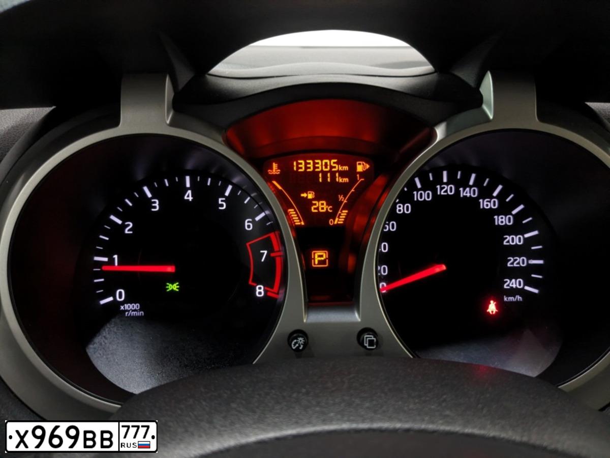 Фото автомобиля NISSAN JUKE, 2014 — госномер Х969ВВ777. Цвет: Белый