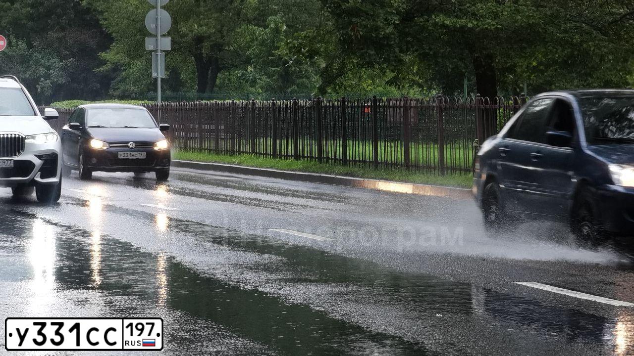 Фото автомобиля NISSAN JUKE, 2012 — госномер У331СС197. Цвет: БЕЛЫЙ