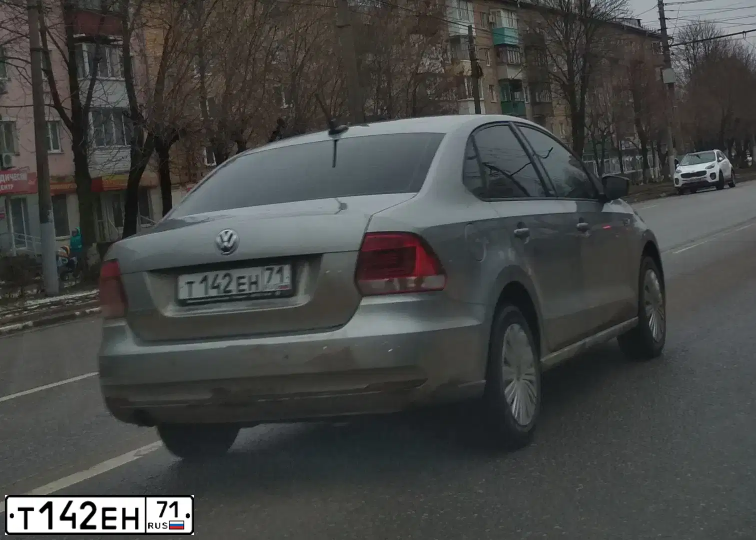 Фото автомобиля VOLKSWAGEN POLO, 2017 — госномер Т142ЕН71. Цвет: СЕРЕБРИСТЫЙ