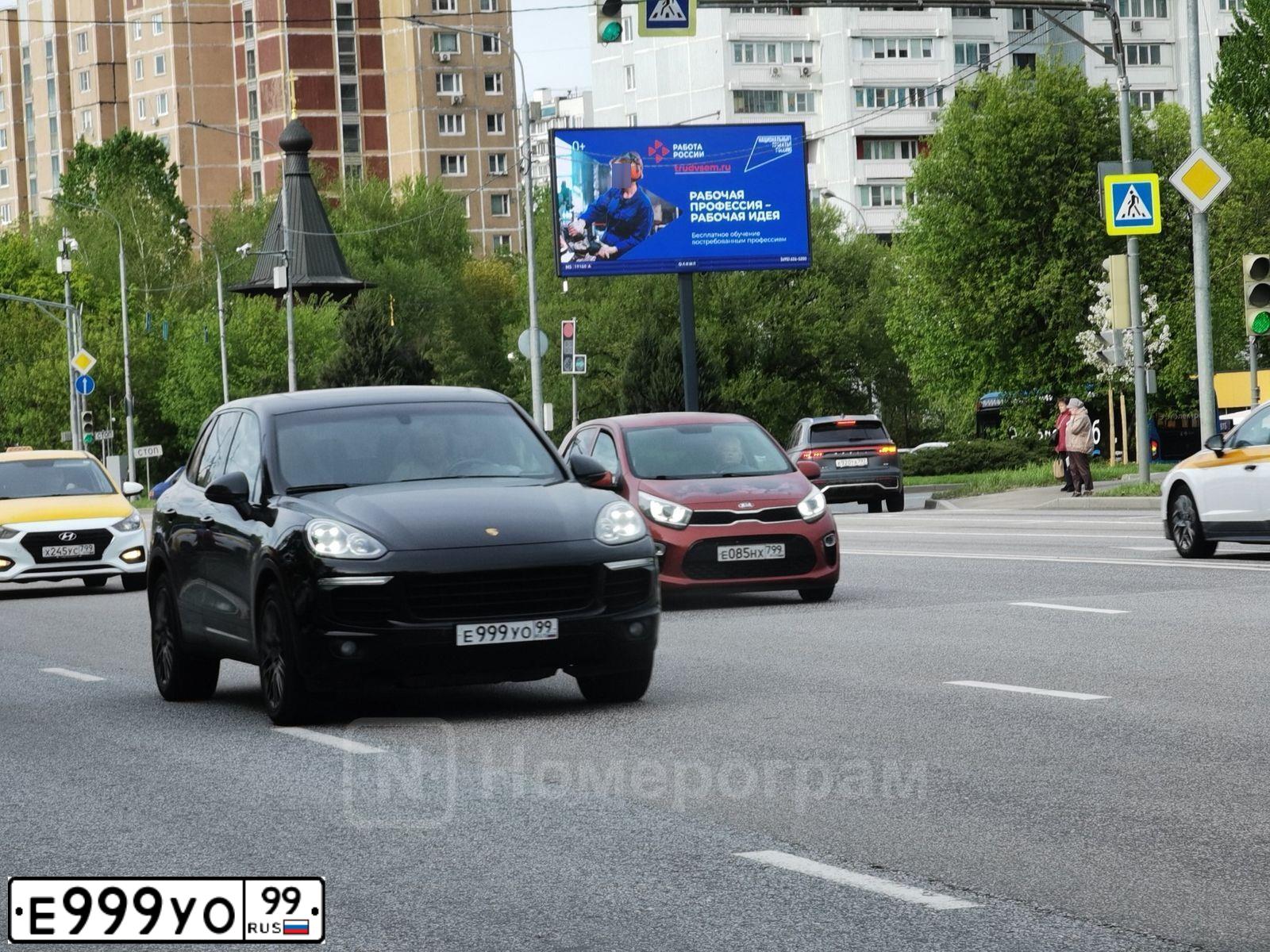 Фото автомобиля JEEP GRAND CHEROKEE, 2000 — госномер Е999УО99. Цвет: ЧЕРНЫЙ