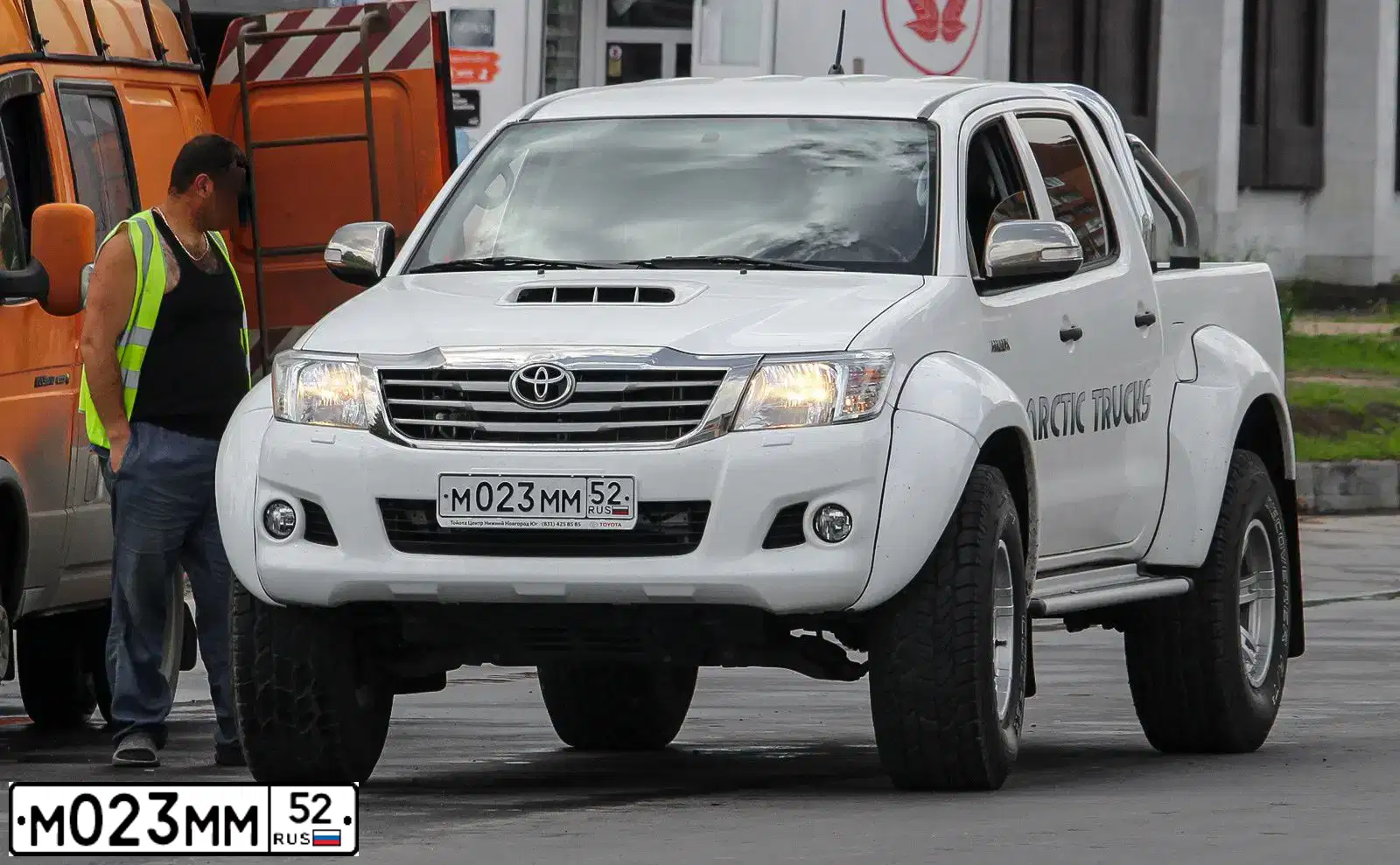 Фото автомобиля TOYOTA HILUX, 2014 — госномер О253УУ152. Цвет: Белый