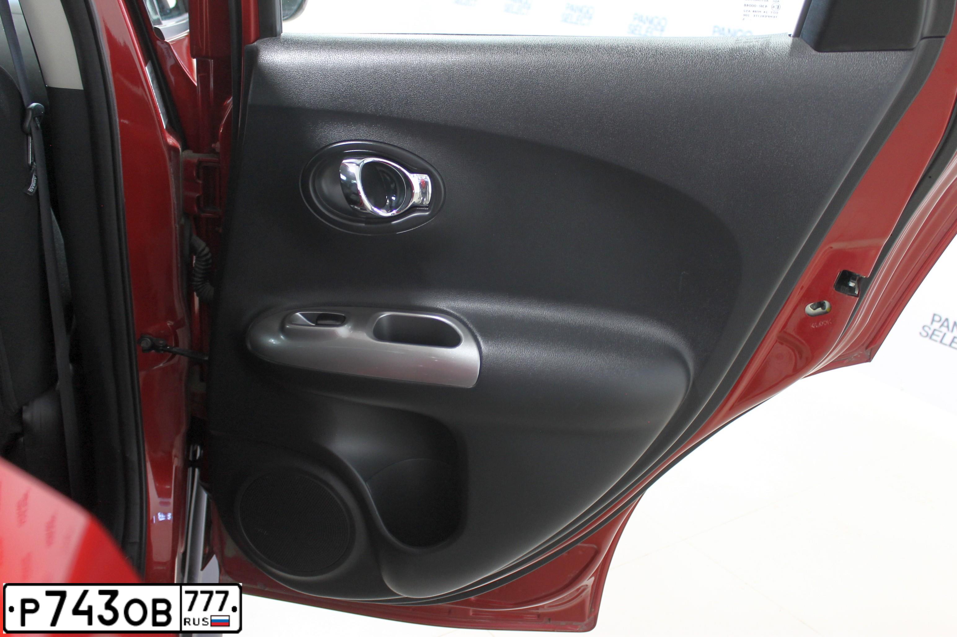 Фото автомобиля NISSAN JUKE, 2015 — госномер Р156НН48. Цвет: Красный