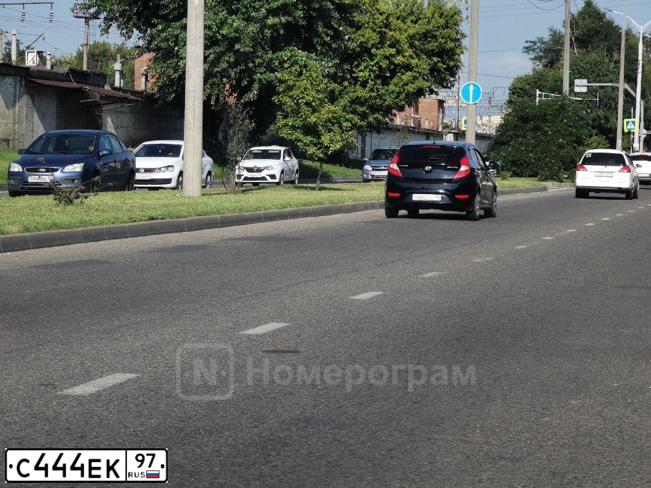 Фото автомобиля BMW SERIE 7, 2003 — госномер Е555УН97. Цвет: ЧЕРНЫЙ