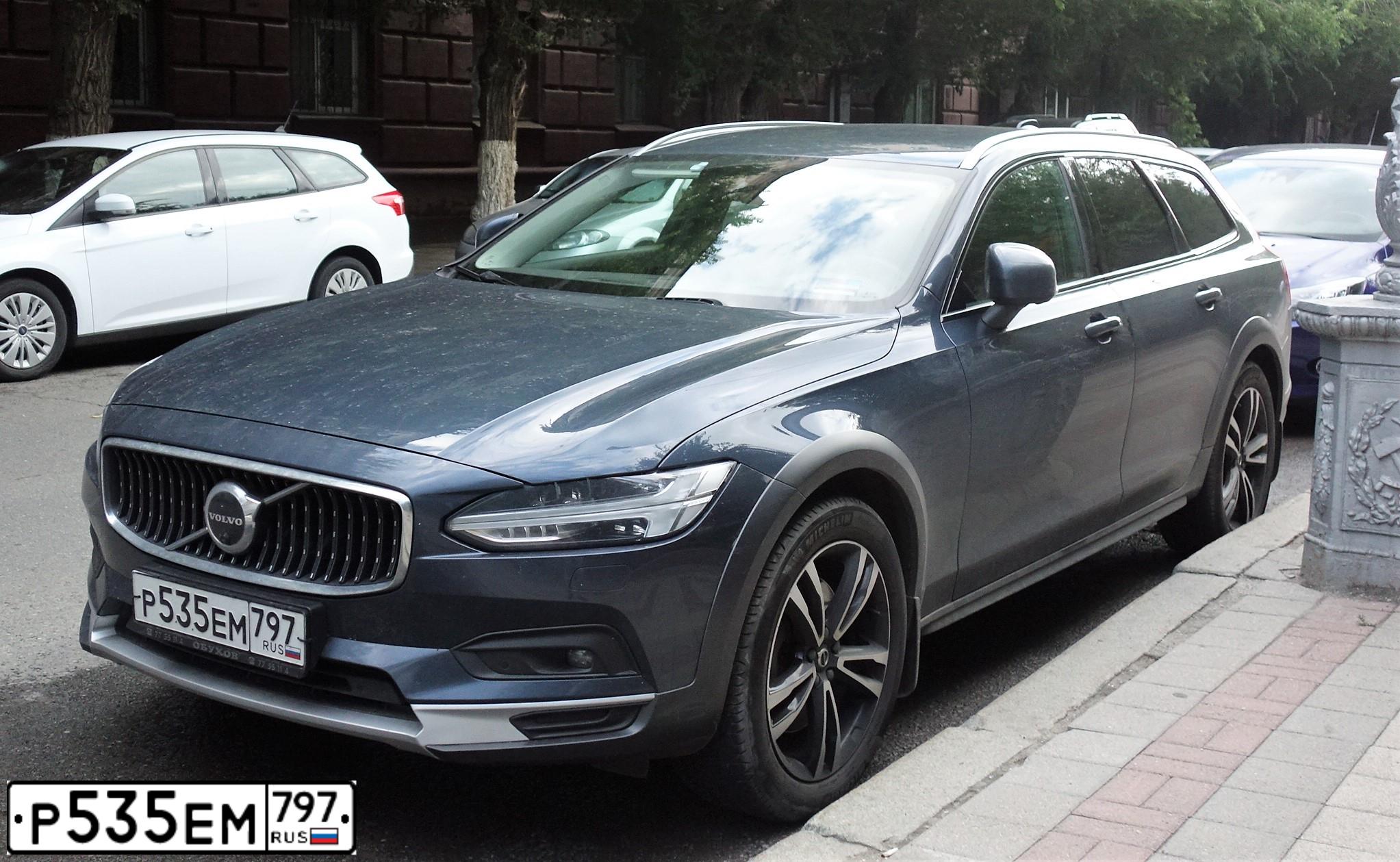 Фото автомобиля VOLVO V90 CROSS COUNTRY, 2021 — госномер Р535ЕМ797. Цвет: синий