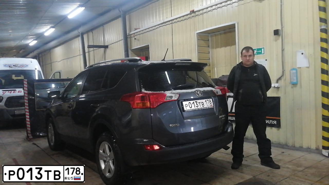 Фото автомобиля TOYOTA RAV4, 2014 — госномер В986НО51. Цвет: СЕРЫЙ