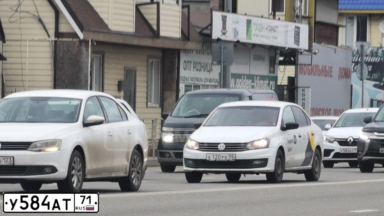Фото автомобиля NISSAN NAVARA, 2008 — госномер У699ТХ790. Цвет: СЕРЫЙ
