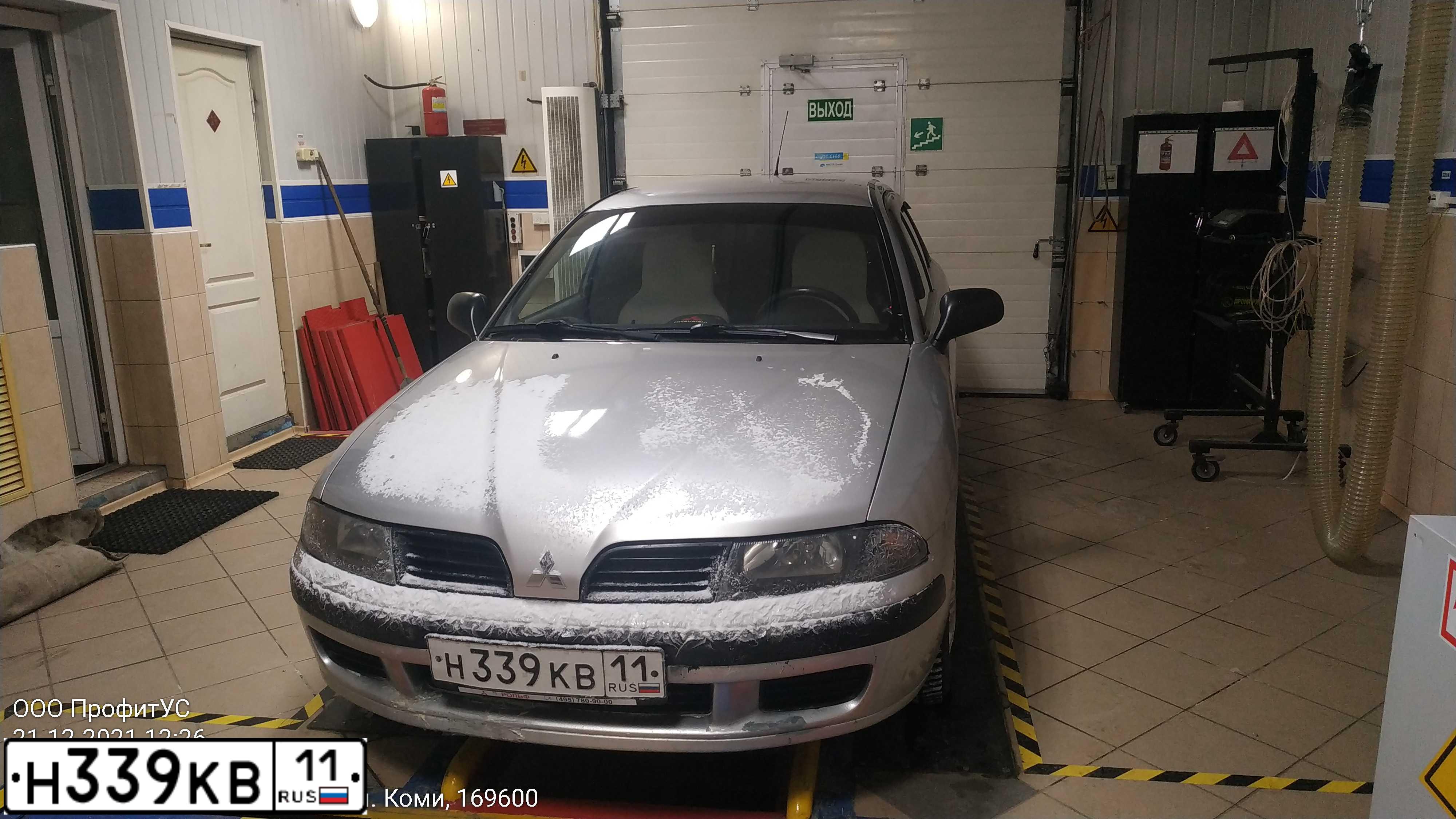 Фото автомобиля MITSUBISHI CARISMA, 2003 — госномер Н339КВ11. Цвет: СЕРЕБРИСТЫЙ