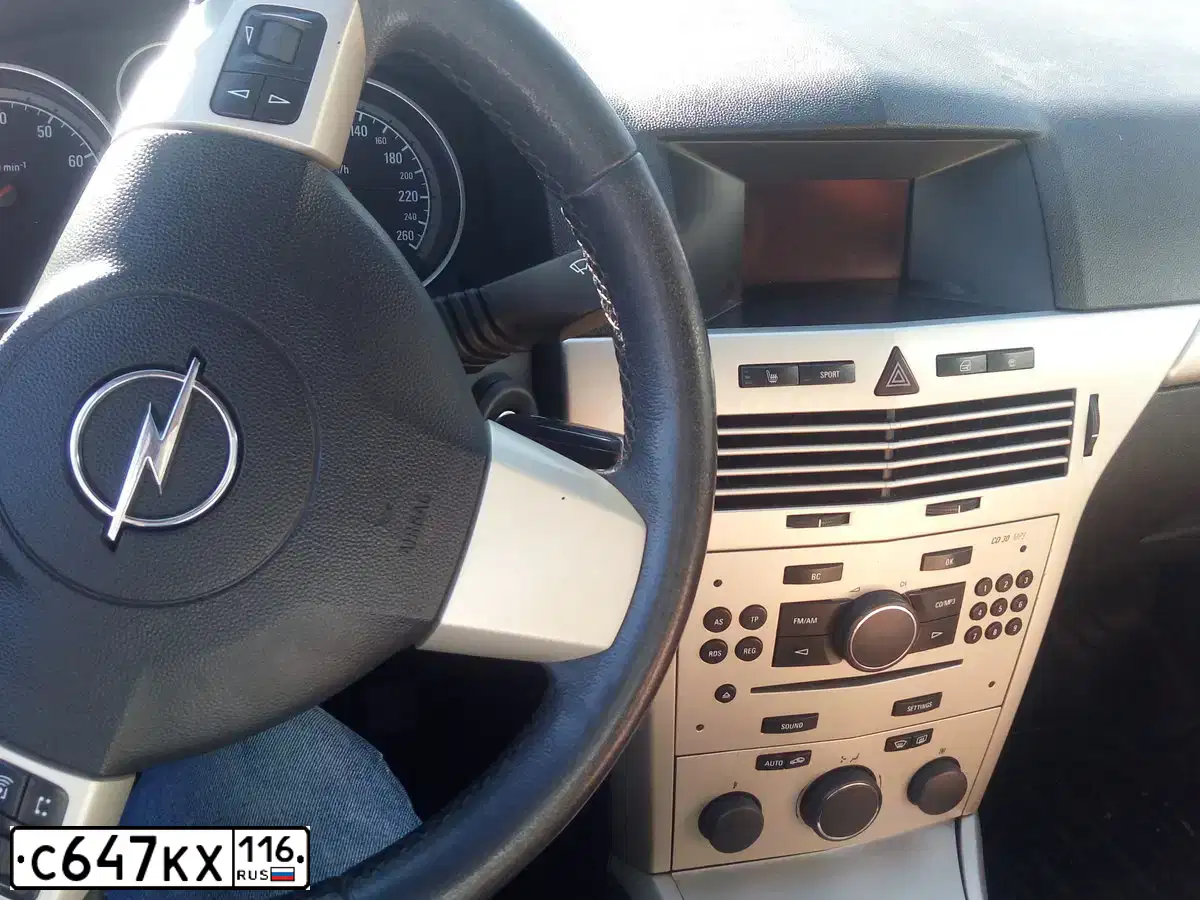 Фото автомобиля OPEL ASTRA, 2007 — госномер Е333РЕ116. Цвет: Серый